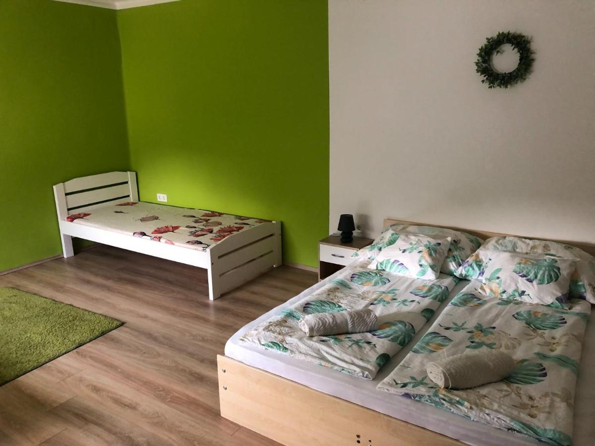 Ferienwohnung Natalia Apartman Makó Exterior foto